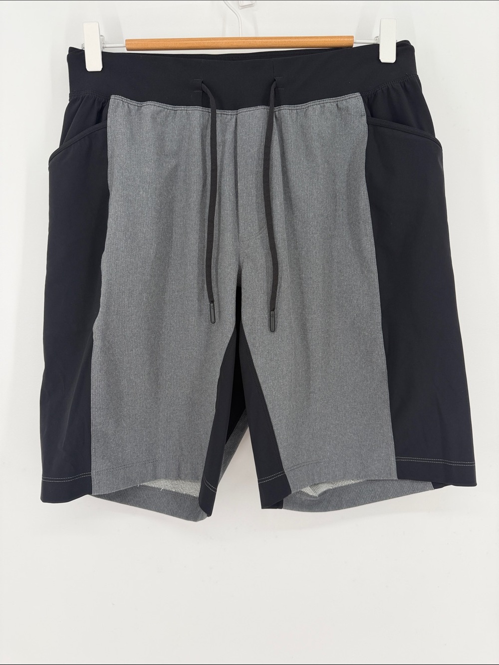 Lululemon Men’s Core Shorts Lined Medium Gray Black Drawstring Athletic